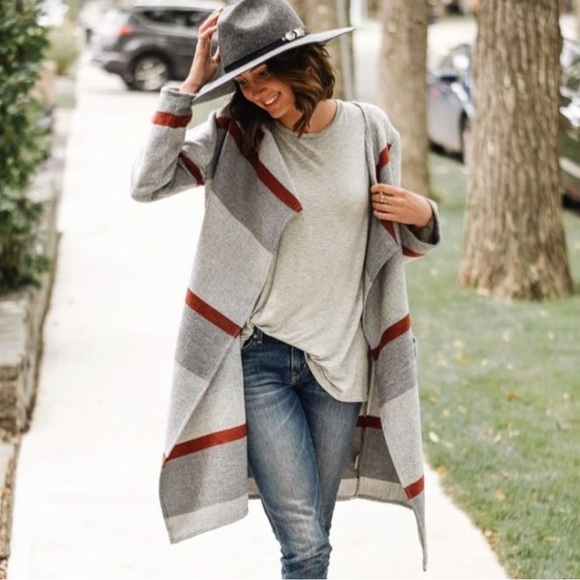 Neiman Marcus Elegant Gray and Brown cardigan - Picture 9 of 10